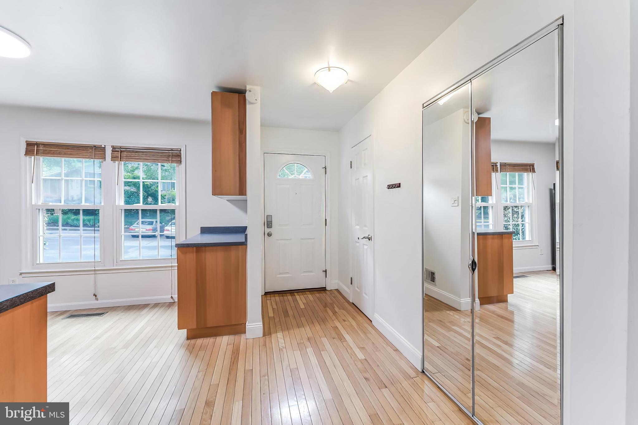 2331 Harleyford Court Reston, VA 20191 - Photo 3 of 40 Bright and inviting entryway space.