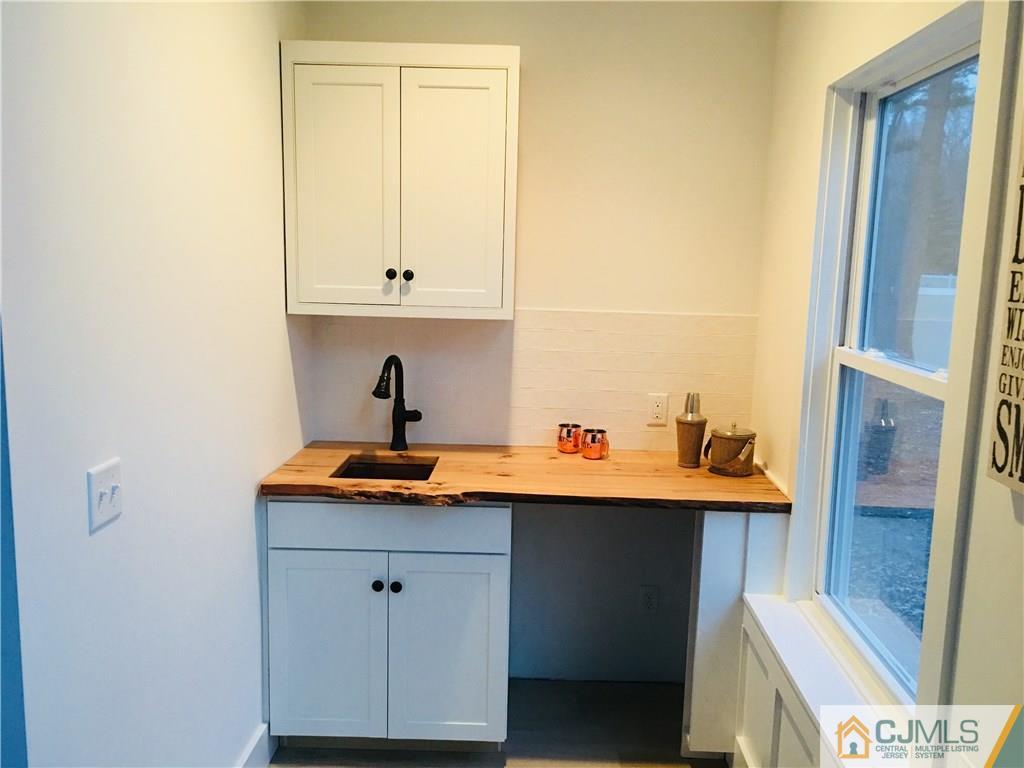 6 Quentin Road Kendall Park, NJ 08824 - Photo 10 of 12 Gallery Image 10