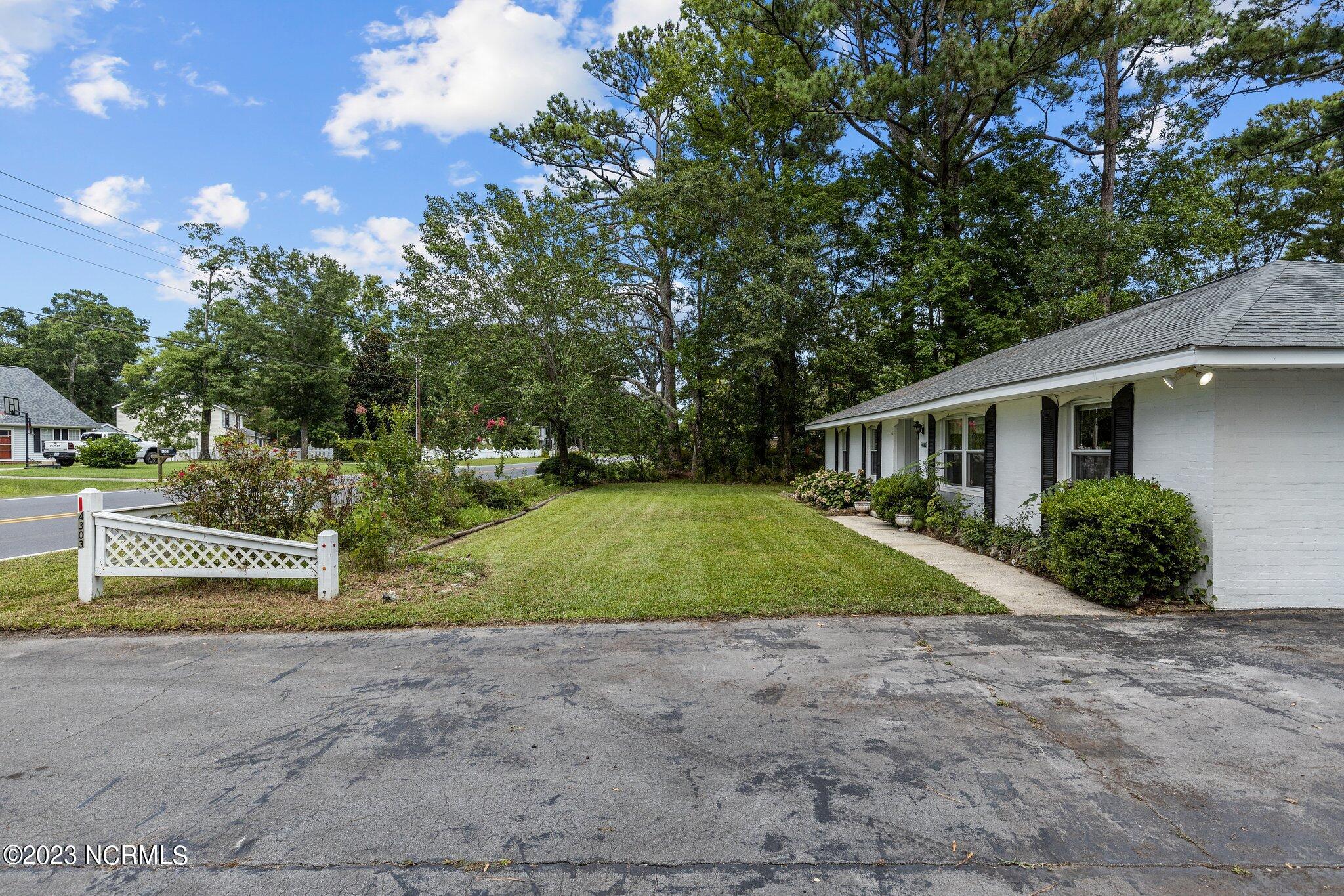 4303 Country Club Road Morehead City, NC 28557 - Photo 34 of 46