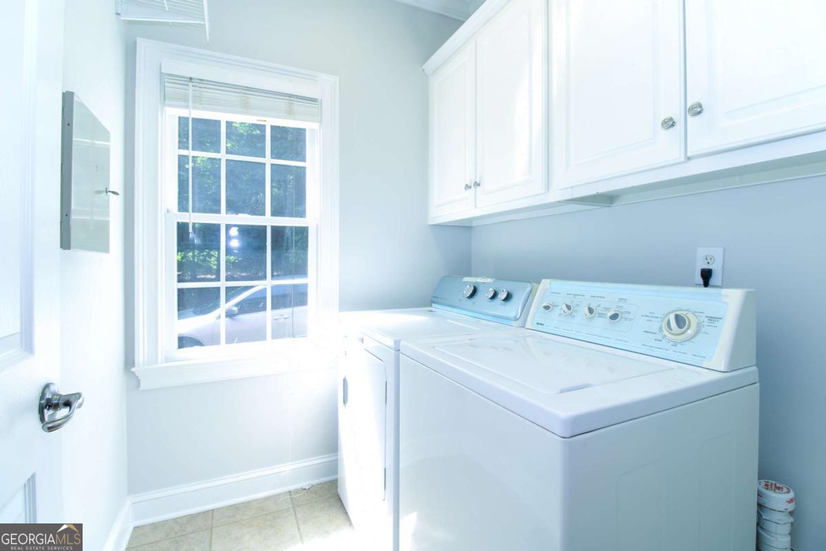 1031 Spring Lake Drive Bishop, GA 30621 - Photo 10 of 18 a utility room with dryer and washer