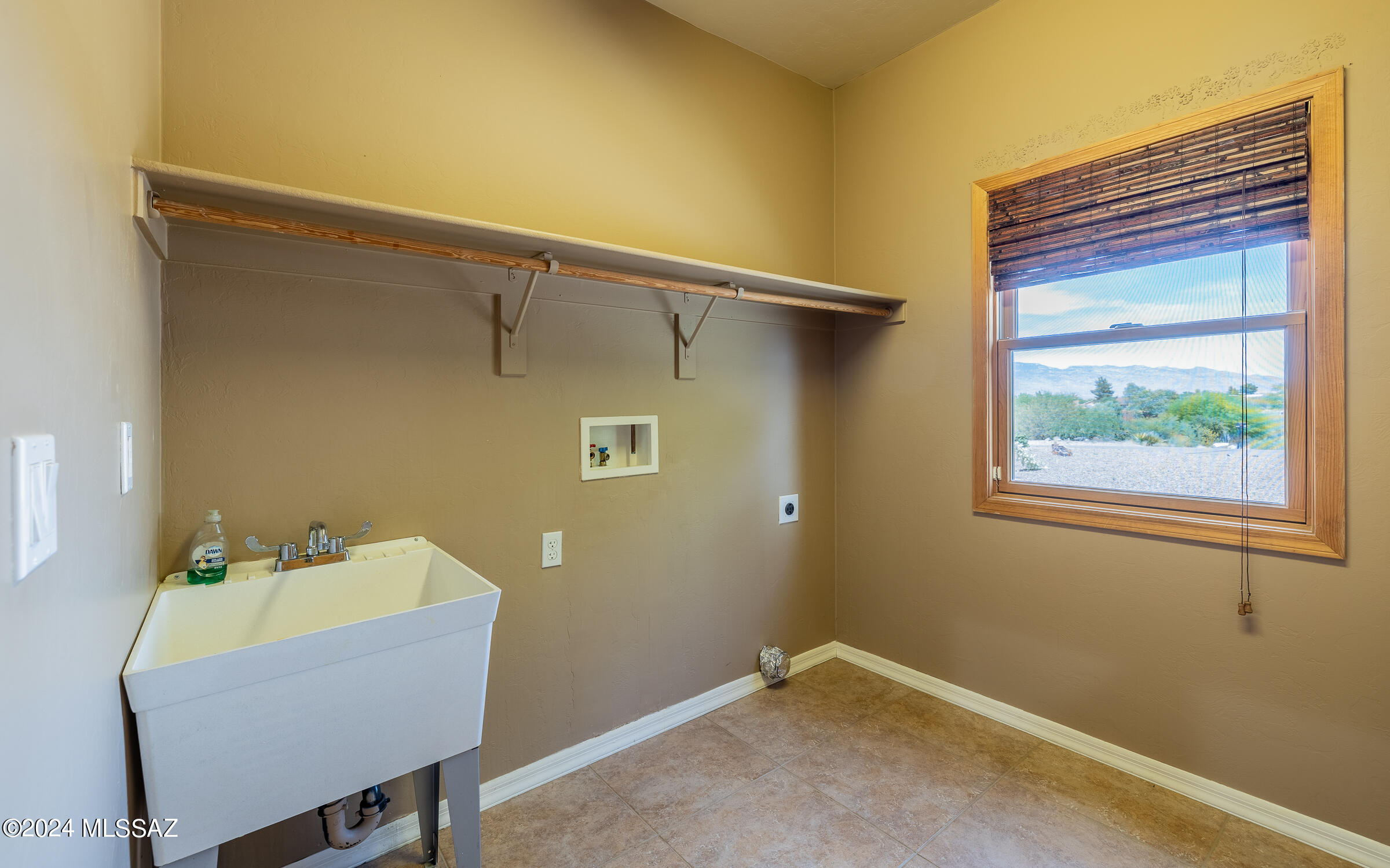 341 Sharon Road Vail, AZ 85641 - Photo 30 of 50 a view of a room that has a table and chair in it