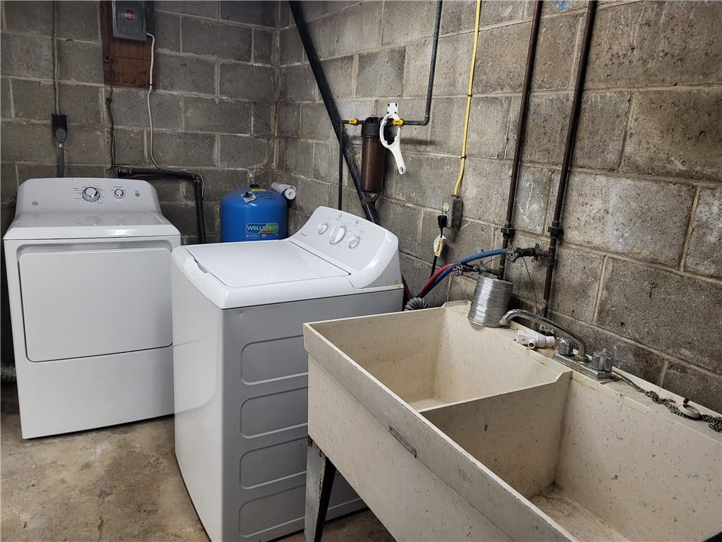 316 Bullcreek Road Butler, PA 16002 - Photo 25 of 34 Washer & Dryer Included