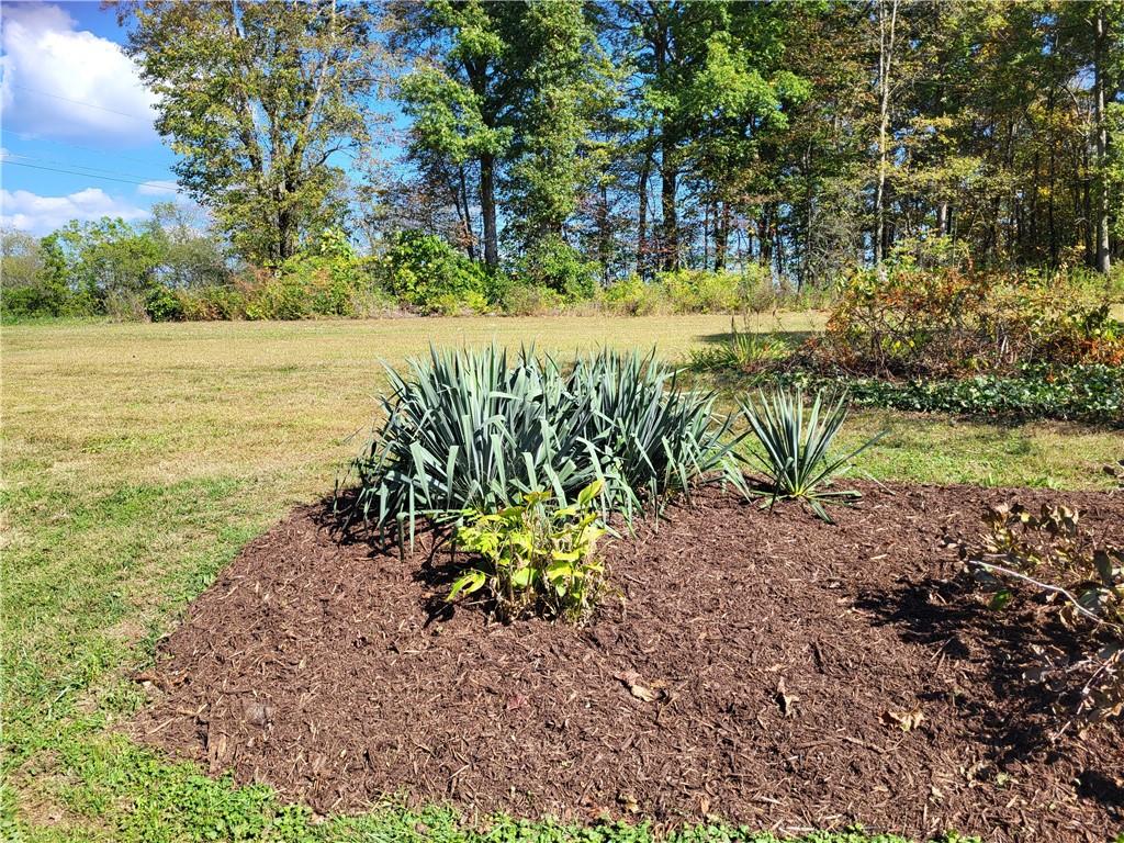 316 Bullcreek Road Butler, PA 16002 - Photo 33 of 34 All Landscaping Has Been Freshly Mulched