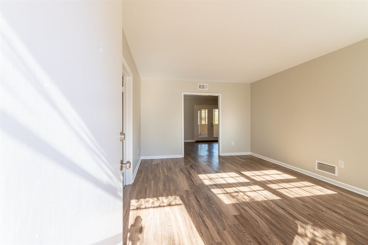 5350 Mesquite Road Memphis, TN 38120 - Photo 3 of 24 a view of empty room with window