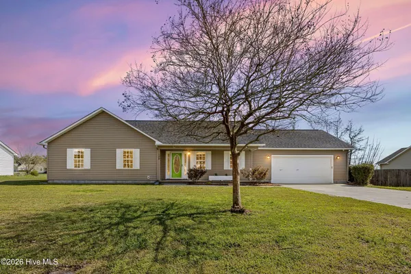 $260,000 | 128 Airleigh Place, Richlands, NC 28574