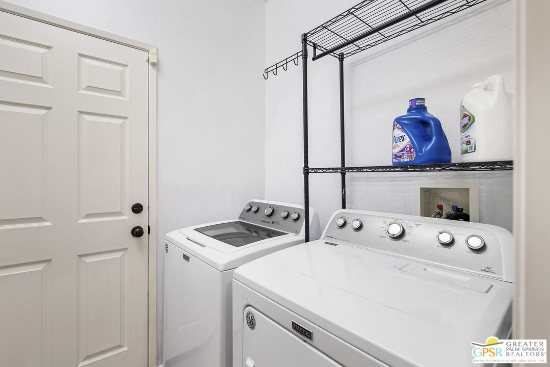 1264 Oro Ridge Palm Springs, CA 92262 - Photo 27 of 38 a utility room with dryer and washer
