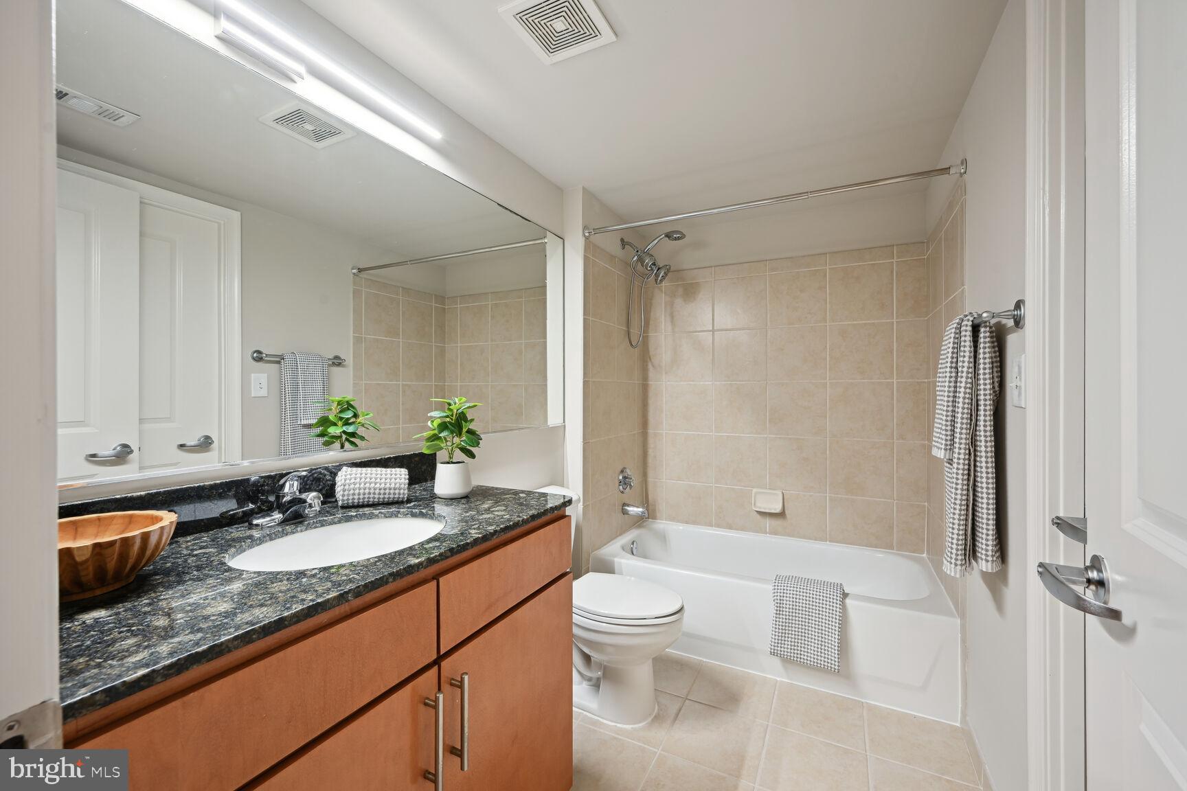 915 E Street Northwest, Unit 903 Washington, DC 20004 - Photo 15 of 23