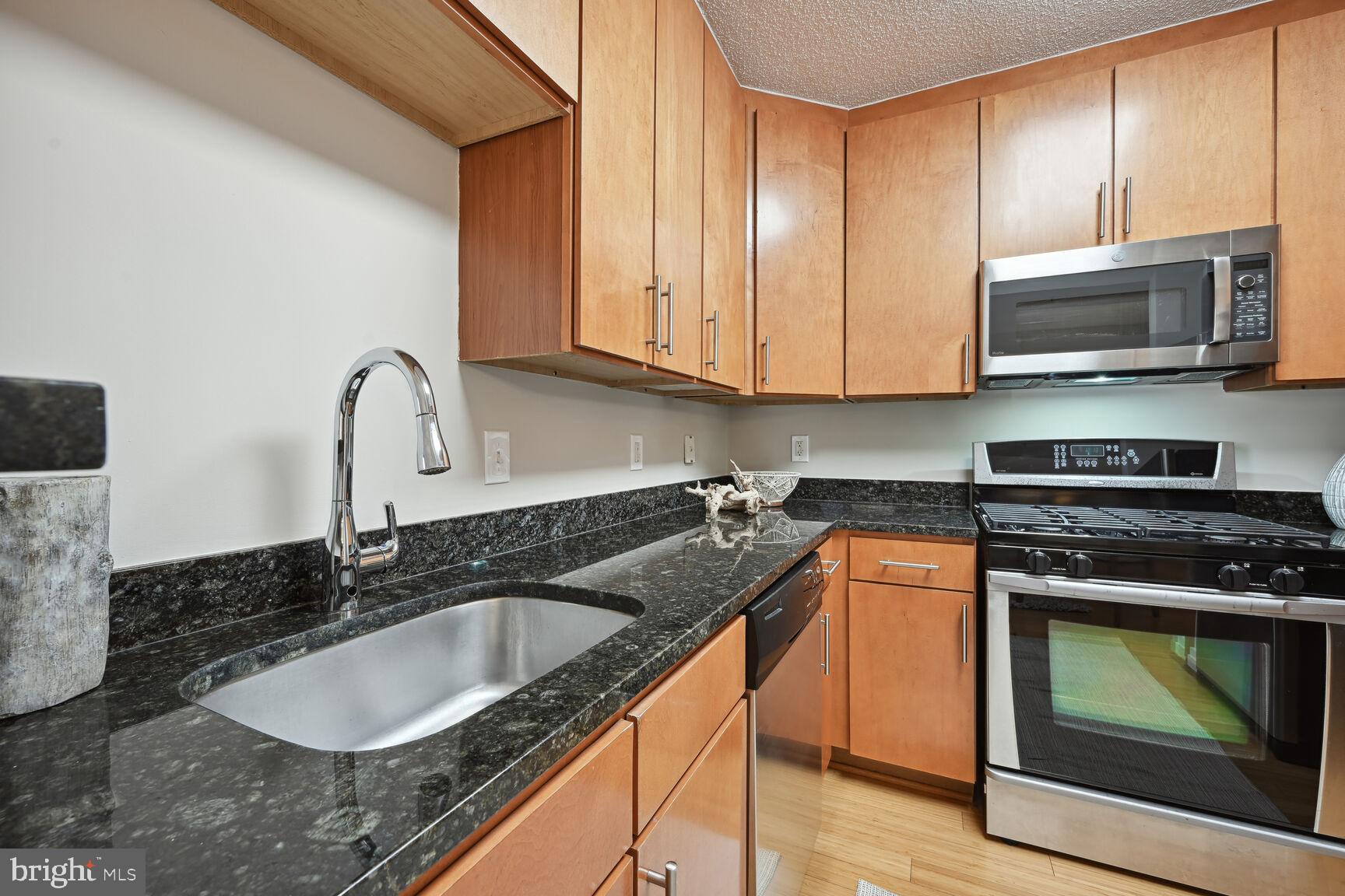 915 E Street Northwest, Unit 903 Washington, DC 20004 - Photo 9 of 23