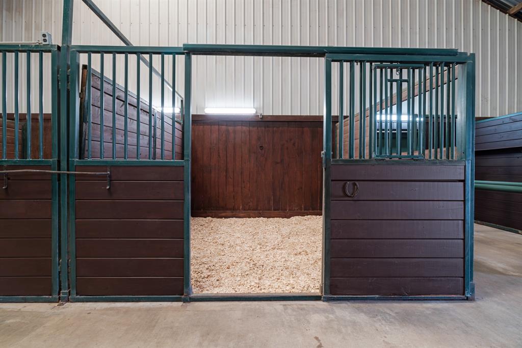 5500 Farm Road 195 Paris, TX 75462 - Photo 35 of 40 a view of entrance gate of a house