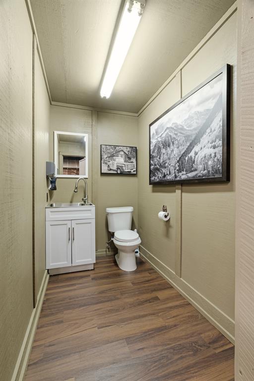 5500 Farm Road 195 Paris, TX 75462 - Photo 38 of 40 a bathroom with a toilet sink and mirror