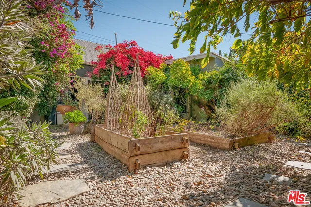 $2,499,999 | 600 South Orange Drive, Los Angeles, CA 90036