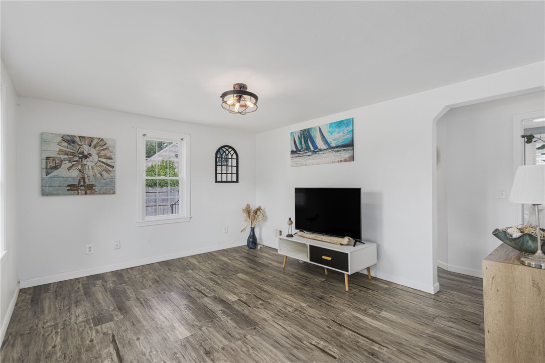 100 Penguin Avenue Warwick, RI 02818 - Photo 8 of 42