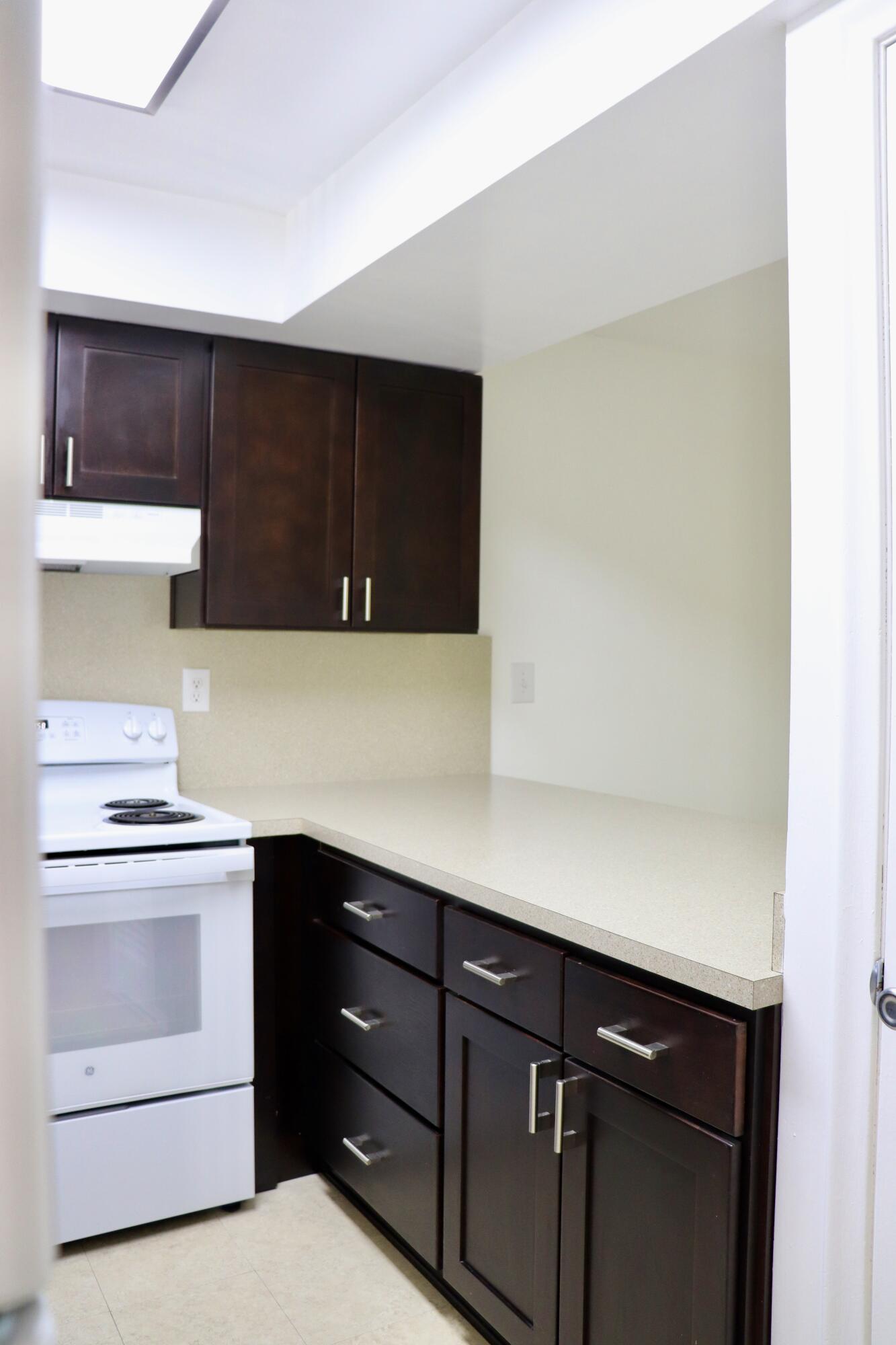 482 Southwest 9th Street, Unit 18 Boca Raton, FL 33432 - Photo 4 of 13 IMG_8071