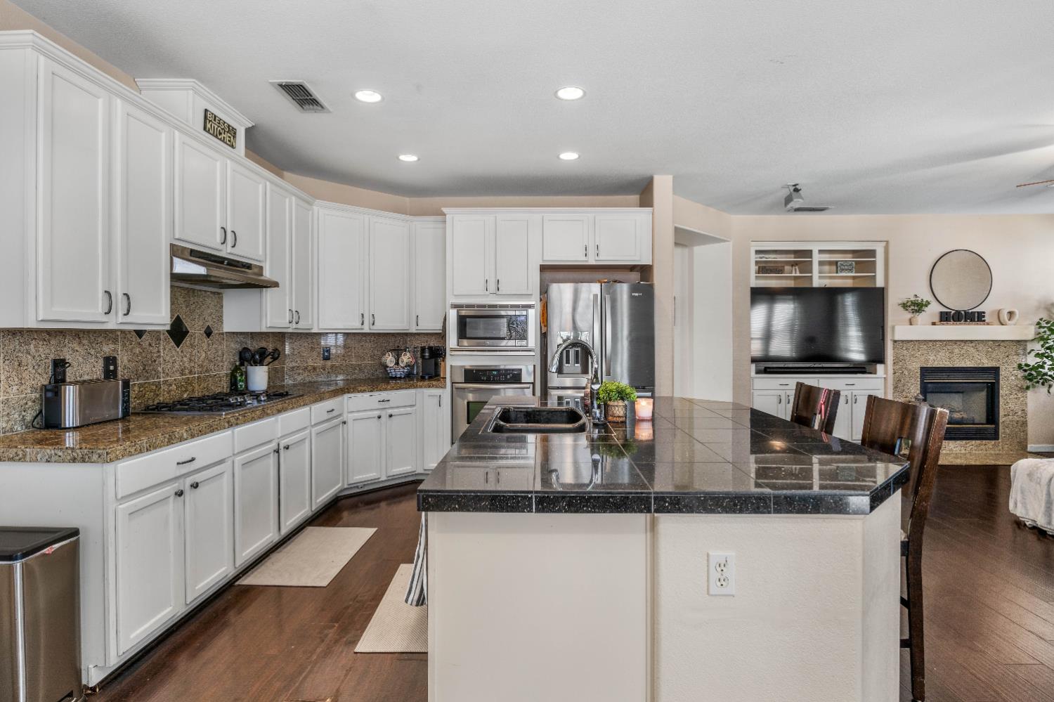 1777 Daniel Drive Ripon, CA 95366 - Photo 4 of 44 Gallery Image 4