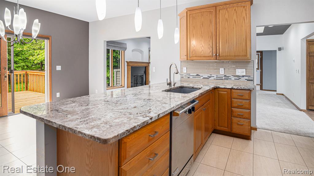 5305 Fern Drive Fenton, MI 48430 - Photo 5 of 31