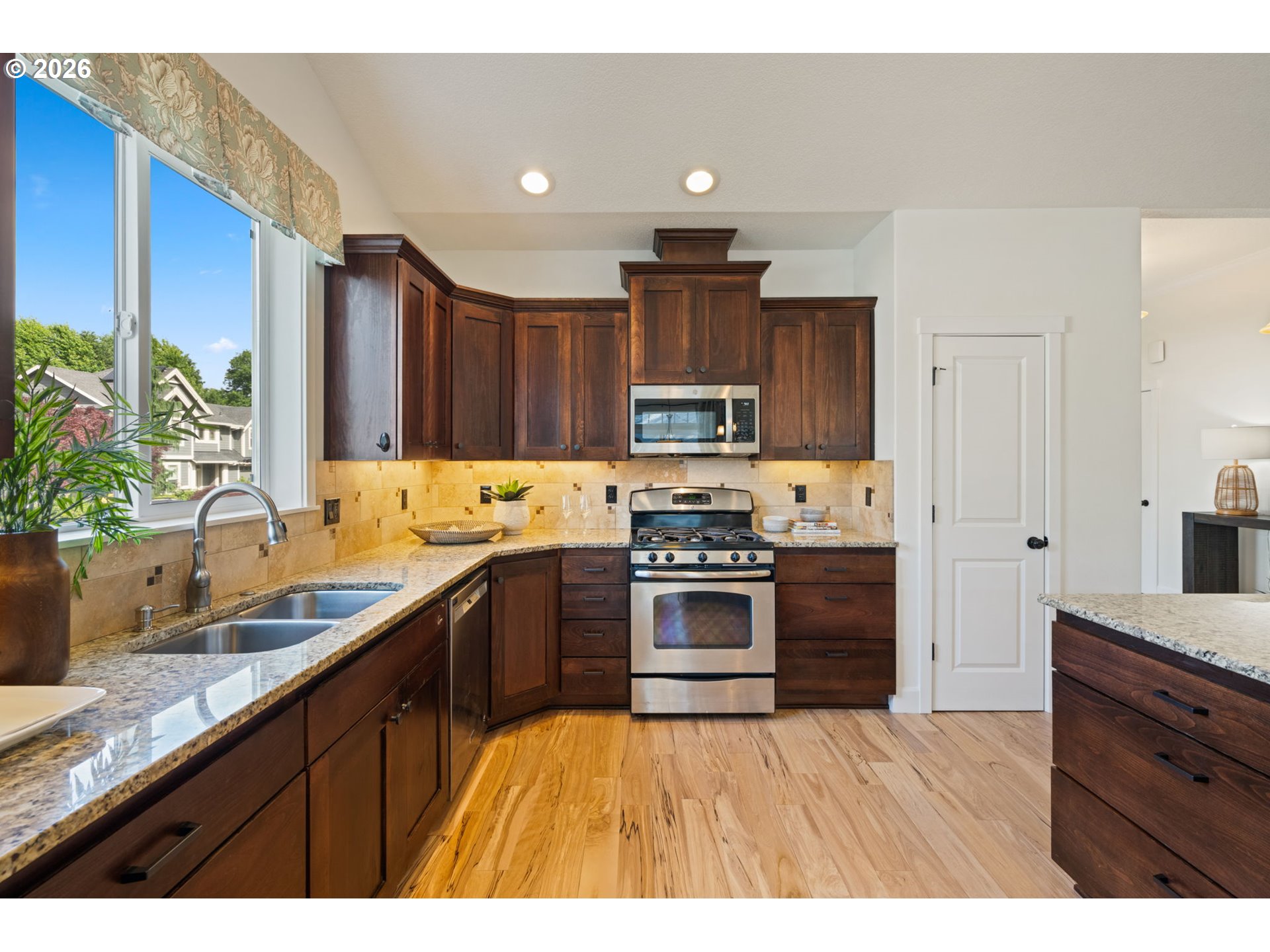 16120 Southeast Pinot Road Milwaukie, OR 97267 - Photo 13 of 40 Kitchen