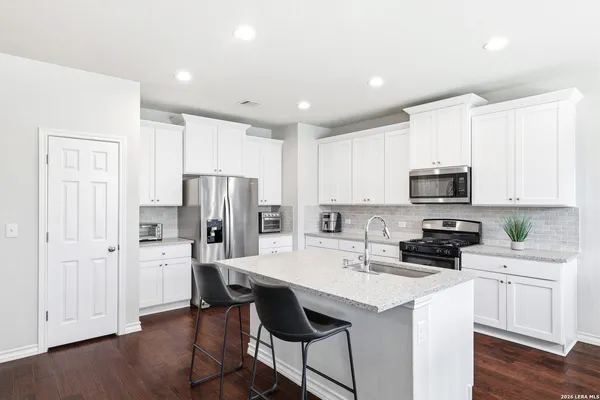 $2,300 | 5602 Chestnut Crossing, San Antonio, TX 78259