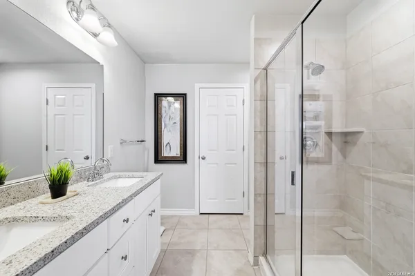 $2,300 | 5602 Chestnut Crossing, San Antonio, TX 78259