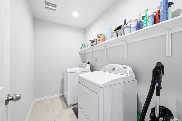 $2,300 | 5602 Chestnut Crossing, San Antonio, TX 78259