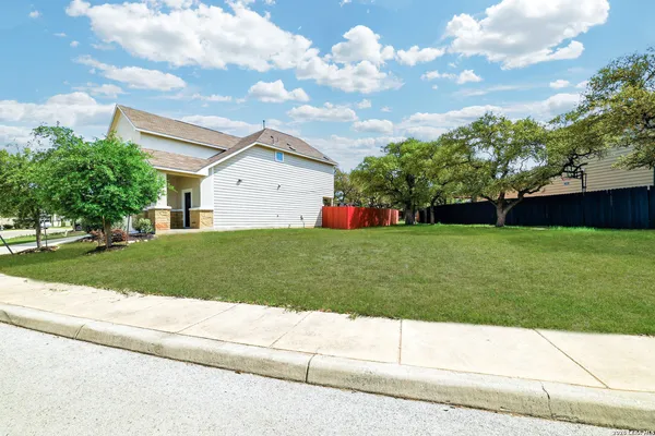 $2,300 | 5602 Chestnut Crossing, San Antonio, TX 78259