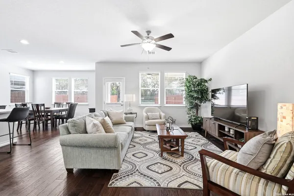 $2,300 | 5602 Chestnut Crossing, San Antonio, TX 78259