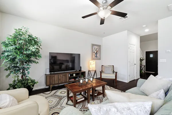 $2,300 | 5602 Chestnut Crossing, San Antonio, TX 78259