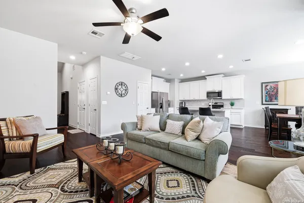 $2,300 | 5602 Chestnut Crossing, San Antonio, TX 78259