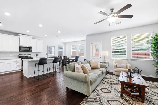 $2,300 | 5602 Chestnut Crossing, San Antonio, TX 78259