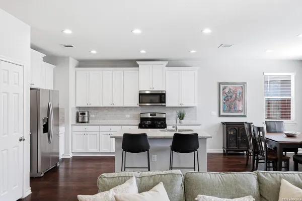 $2,300 | 5602 Chestnut Crossing, San Antonio, TX 78259