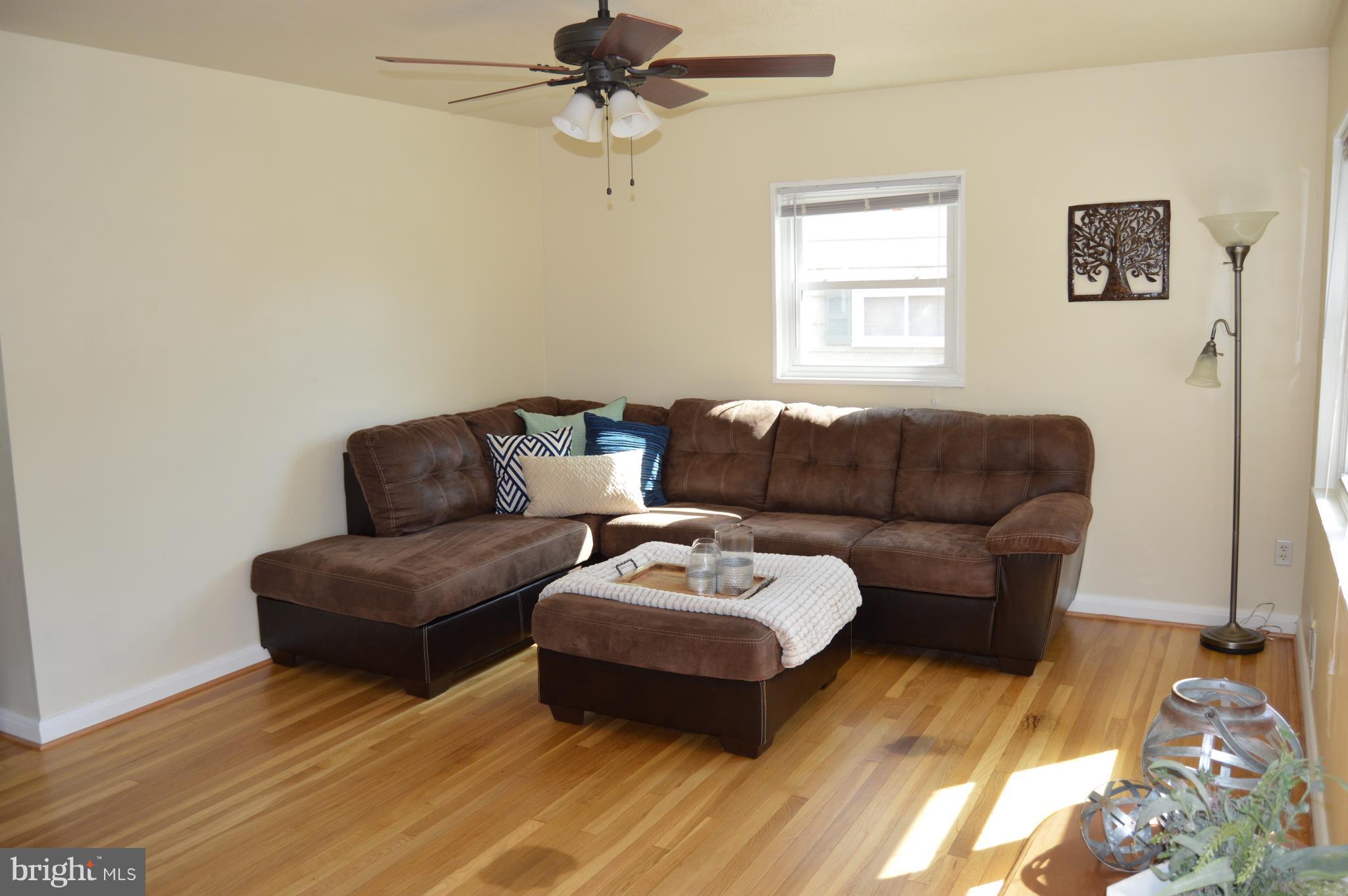 1003 Hartmont Road Catonsville, MD 21228 - Photo 7 of 29 Living Room