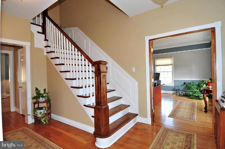 4868 Green Bridge Road Dayton, MD 21036 - Photo 4 of 27 Entrance / Foyer