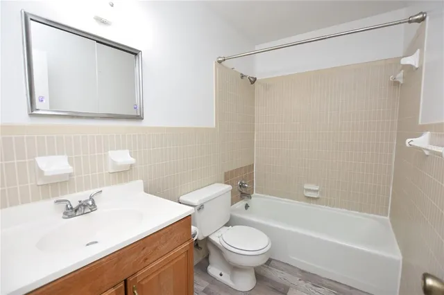 $999 | 619 Robin Road, Unit 2, Lakeland, FL 33803