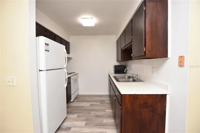 $999 | 619 Robin Road, Unit 2, Lakeland, FL 33803