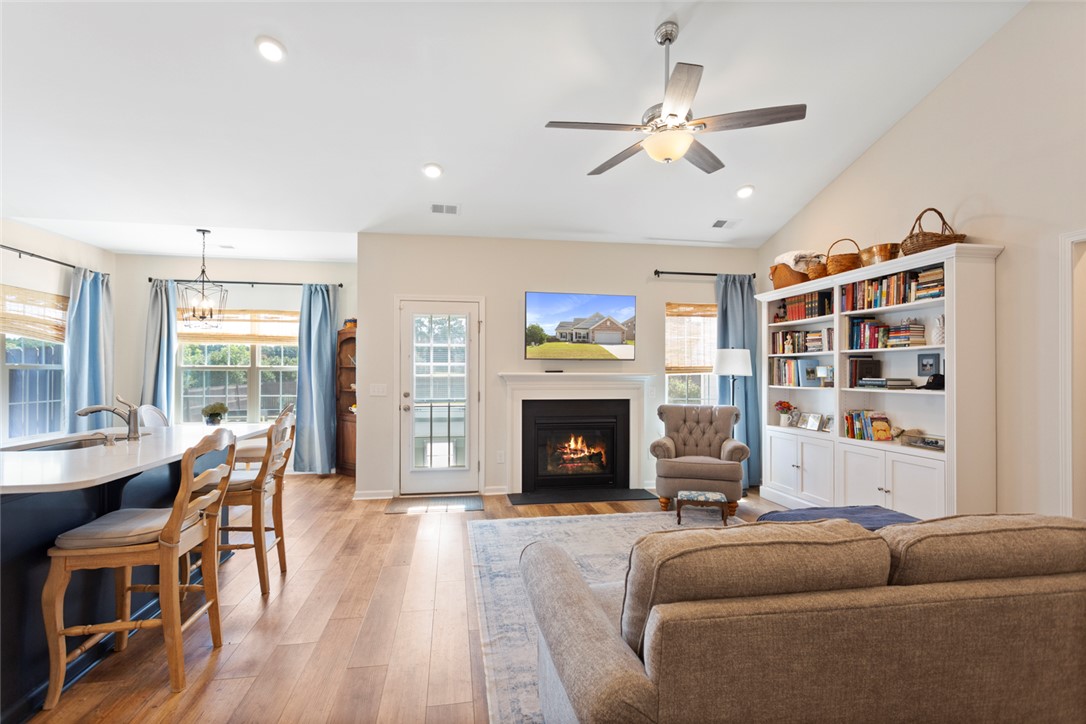 301 Valley Oak Drive Belton, SC 29627 - Photo 10 of 37