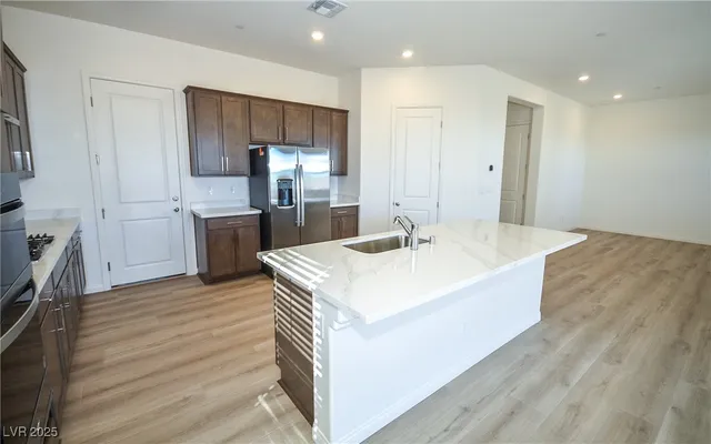 $3,690 | 552 Parkwind Lane, Las Vegas, NV 89138