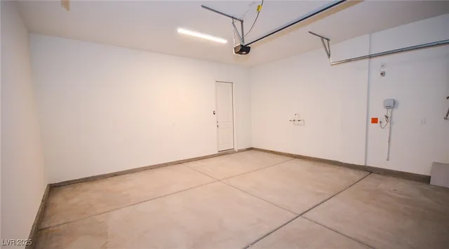 $3,690 | 552 Parkwind Lane, Las Vegas, NV 89138