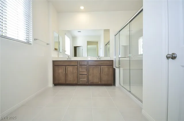 $3,690 | 552 Parkwind Lane, Las Vegas, NV 89138