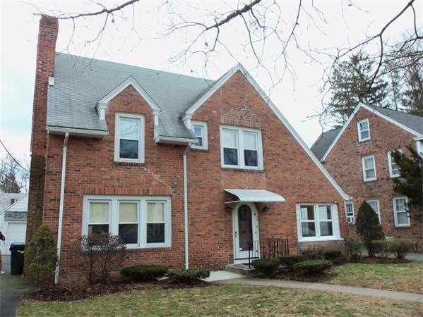 57 Rencelau Street Springfield, MA 01118 - Photo 3 of 27
