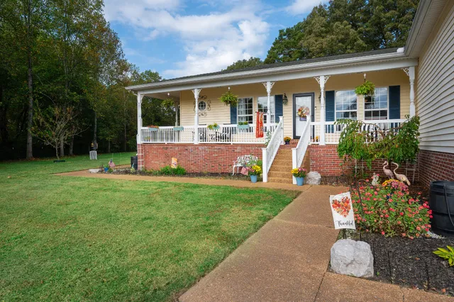 $389,900 | 221 Mckenzie Lane, Summertown, TN 38483