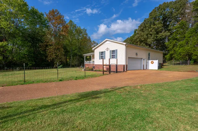 $389,900 | 221 Mckenzie Lane, Summertown, TN 38483