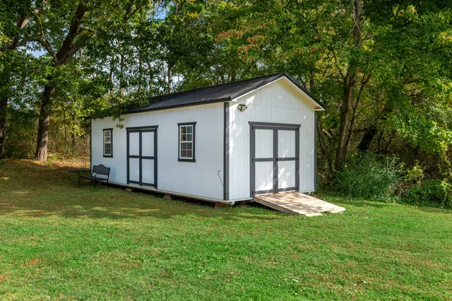 a view of a house with a backyard