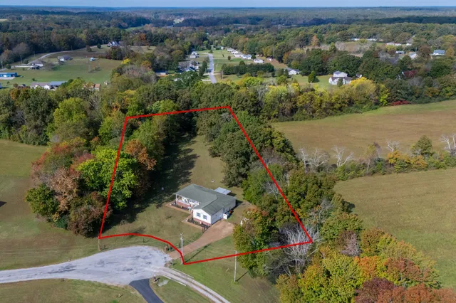 $389,900 | 221 Mckenzie Lane, Summertown, TN 38483