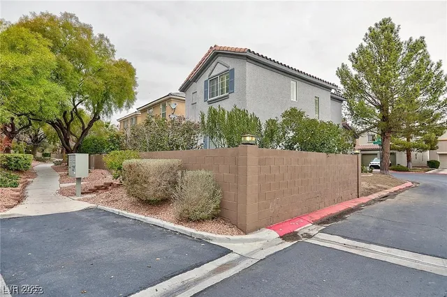 $2,200 | 9909 Calabasas Avenue, Las Vegas, NV 89117
