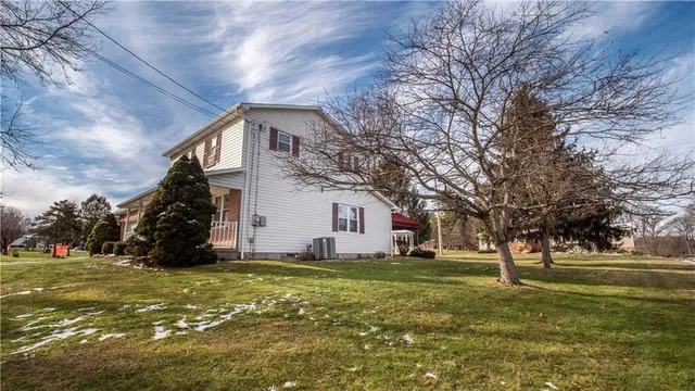 a view of a house with a yard