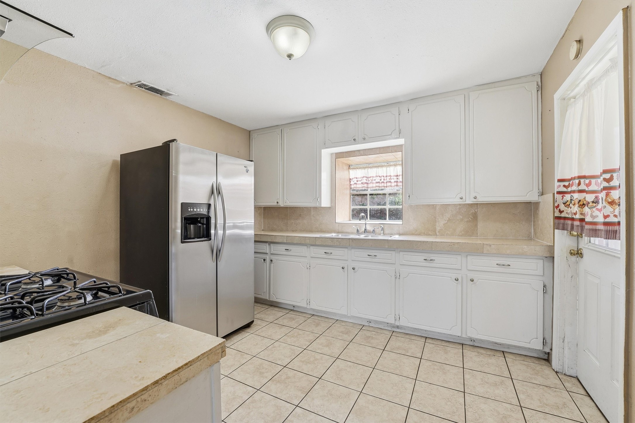 134 Obion Road Houston, TX 77076 - Photo 6 of 14 a kitchen with granite countertop a refrigerator and a sink