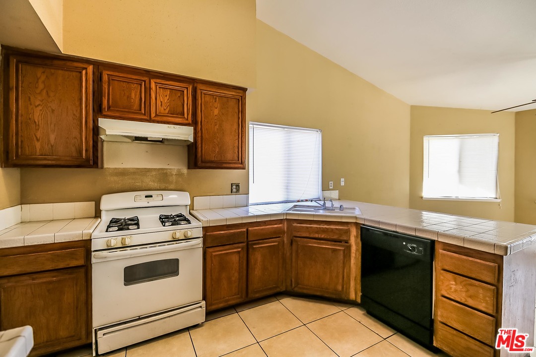 1334 Kings Road Palmdale, CA 93551 - Photo 5 of 17