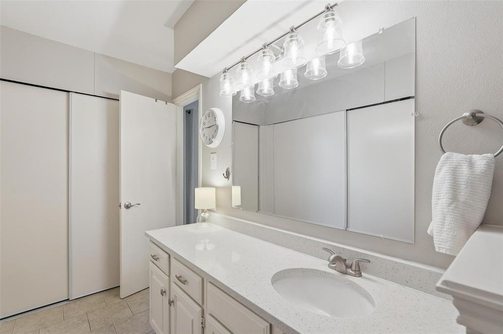 6220 Bentwood Trail, Unit 908 Dallas, TX 75252 - Photo 21 of 40 a bathroom with a sink and mirror
