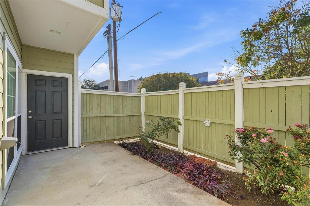 6220 Bentwood Trail, Unit 908 Dallas, TX 75252 - Photo 27 of 40 a view of a backyard