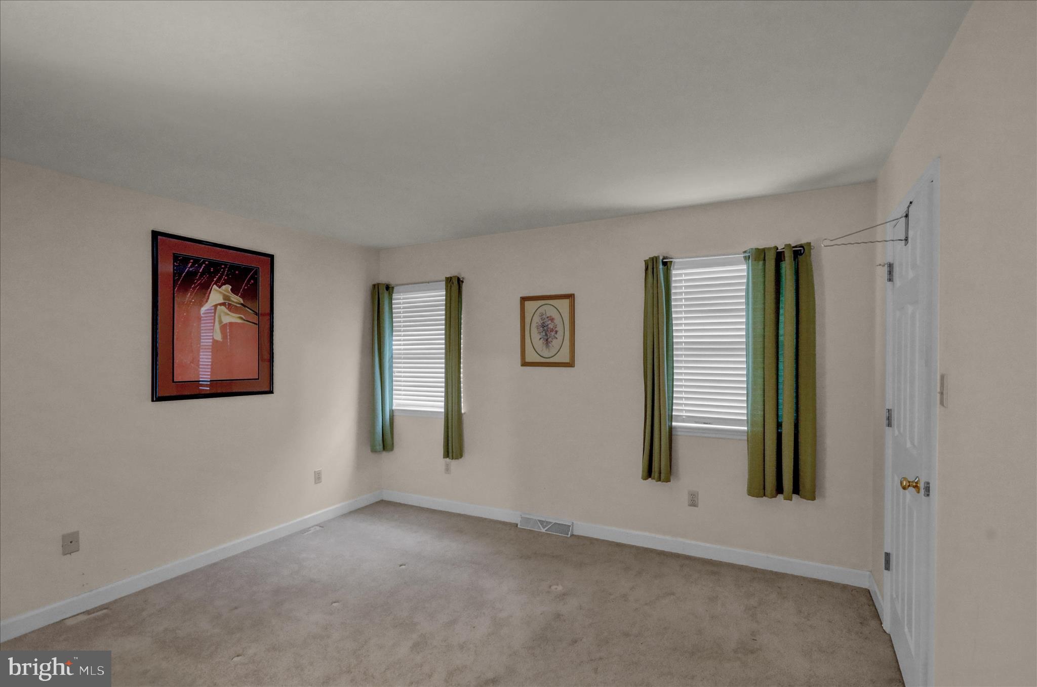 1189 Cedar Top Road Reading, PA 19607 - Photo 23 of 38 an empty room with windows