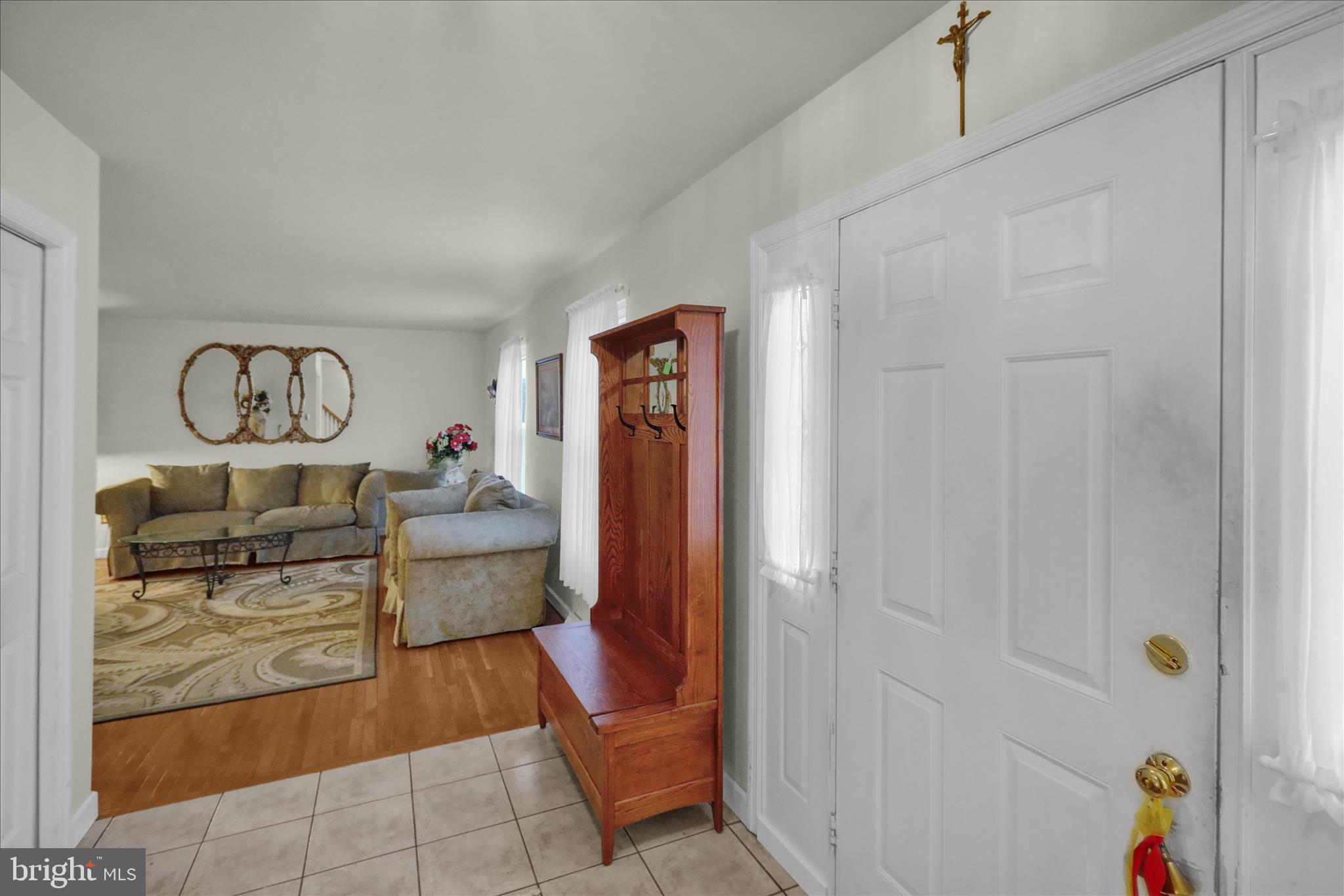 1189 Cedar Top Road Reading, PA 19607 - Photo 6 of 38 a living room with furniture and a window